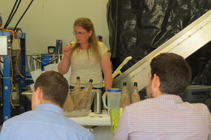 Jocelyn Kuzelka leads the critical tasting at the 2013 Cidermakers' Forum